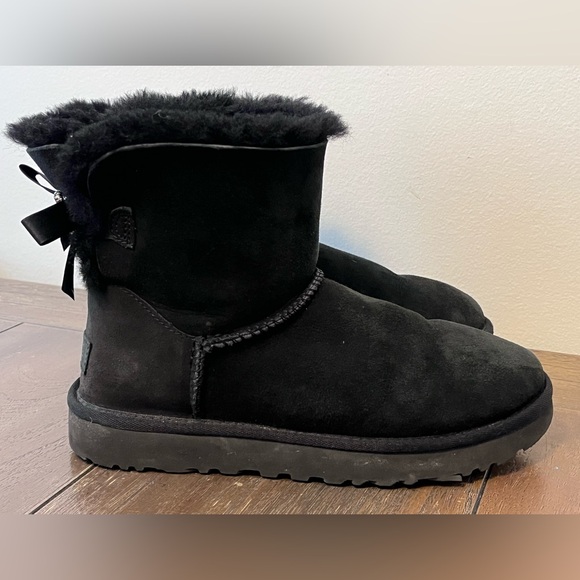 UGG Bailey Bow Crystal Boots Womens size 7 - Picture 10 of 11